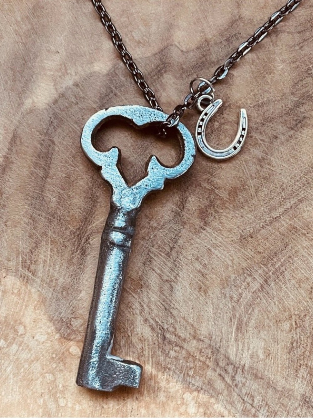 Vintage Skeleton Key Necklace with Horseshoe Charm - Silver-Tone